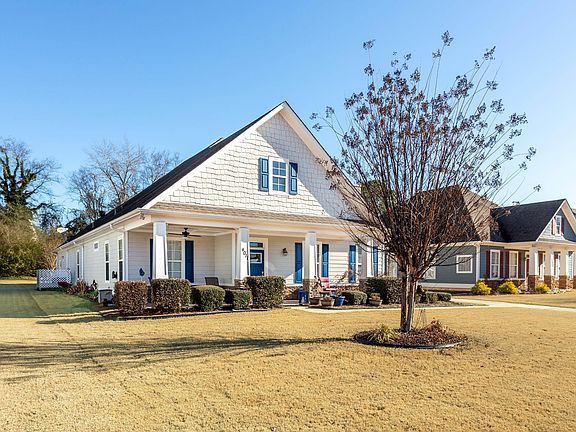 3rd image of 4011 Verbena Dr