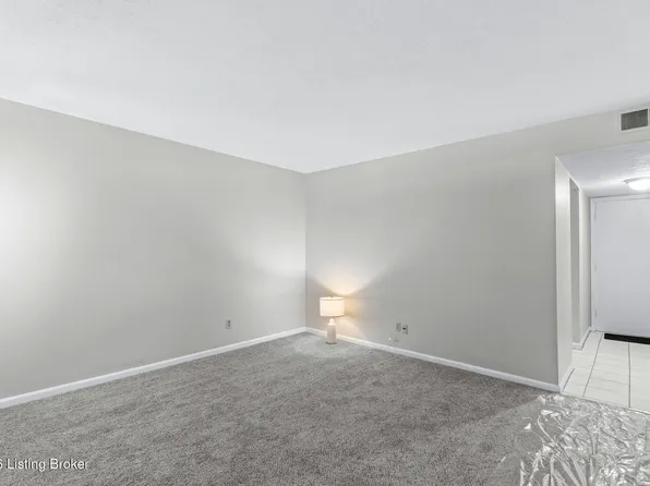 2300 Dundee Rd APT 6, Louisville, KY 40205