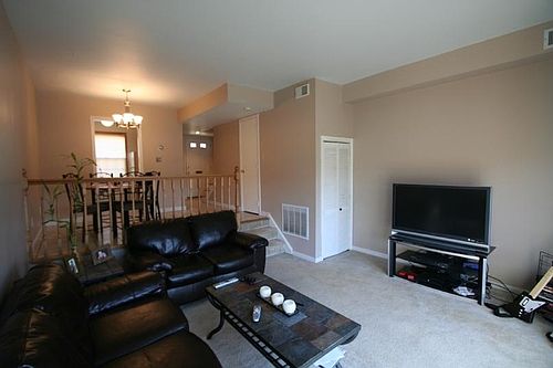 3rd image of 588 Carriage Cir