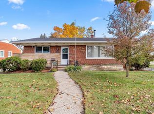 9012 Laurel St, Livonia, MI 48150