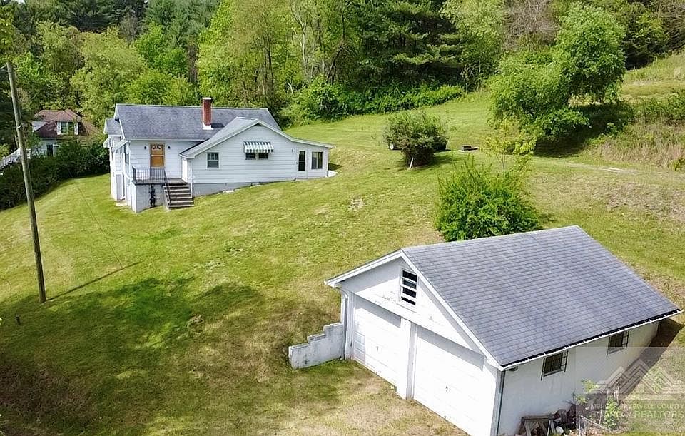 1st image of 2770 Maple Acres Rd