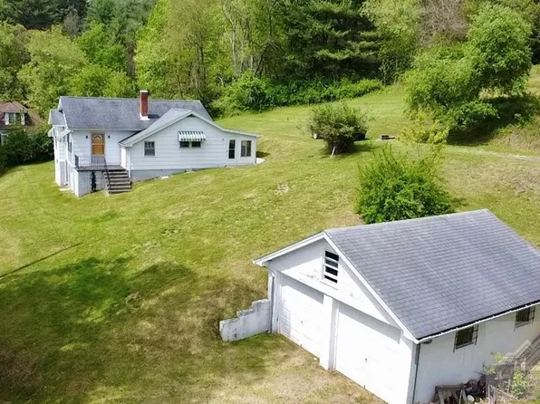 2770 Maple Acres Rd, Princeton, WV 24739