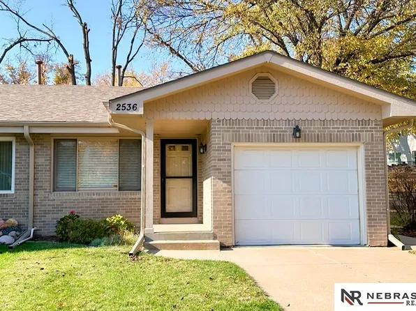 2536 Benson Gardens Blvd, Omaha, NE 68134