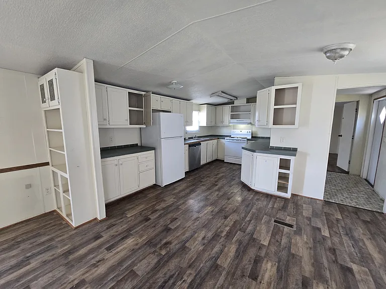 Oak Creek Estates MHC — Photo 38