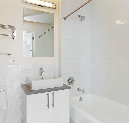 3rd image of 81 Fleet Pl APT 5K