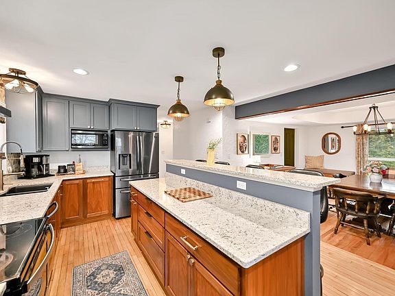 4th image of 2500 W Hemlock ROAD