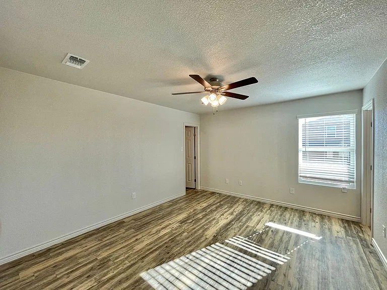 1801 Castroville Trl — Photo 19
