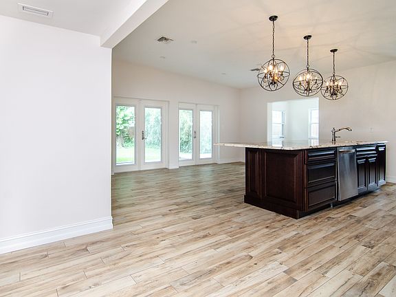 5th image of 622 Carvell Dr