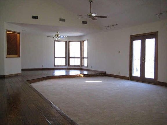 3rd image of 3817 Wildwood Dr