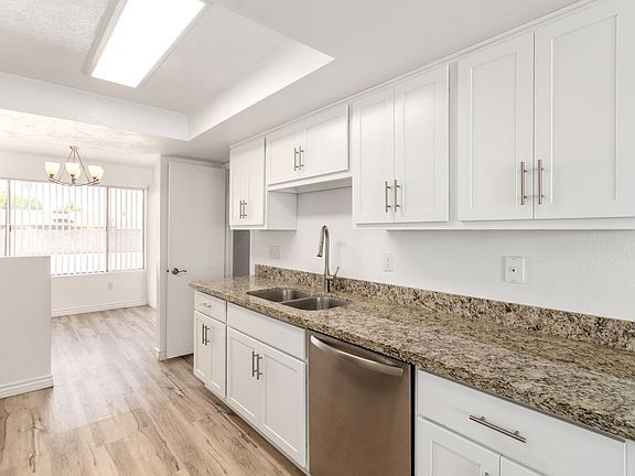 3rd image of 4427 E Juniper Ave