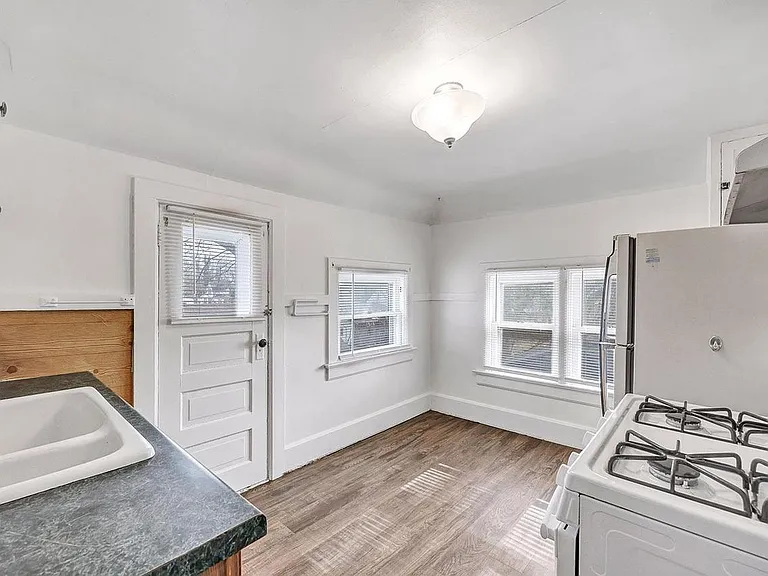 811 Elmore St #2 — Photo 6
