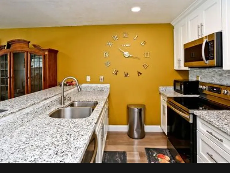 Peppermill Cir — Photo 2