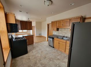 1225 W Grand Ave FLOOR 3, Chicago, IL 60642