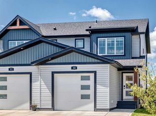 30 E Iron Gate Blvd, Sylvan Lake, AB T4S 0T6
