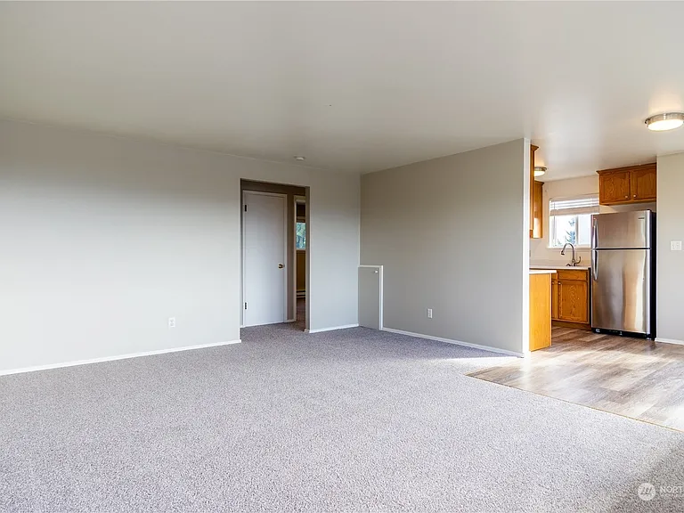 319 N 105th St #4B — Photo 4