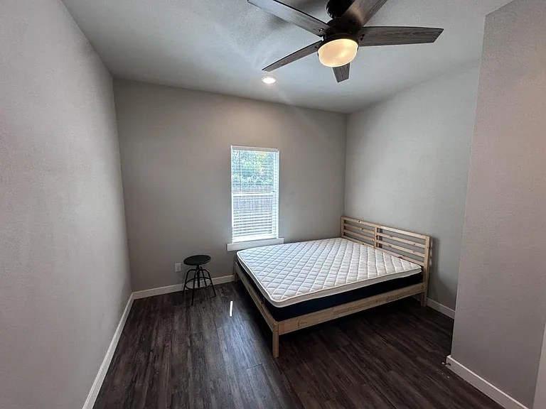 2903 Carpenter Ave — Photo 15