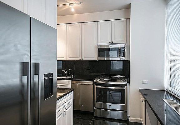 3rd image of 240 E 39th St APT 28G