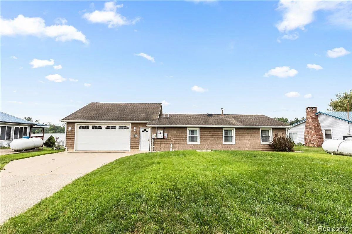 214 Sunset Dr photo 1