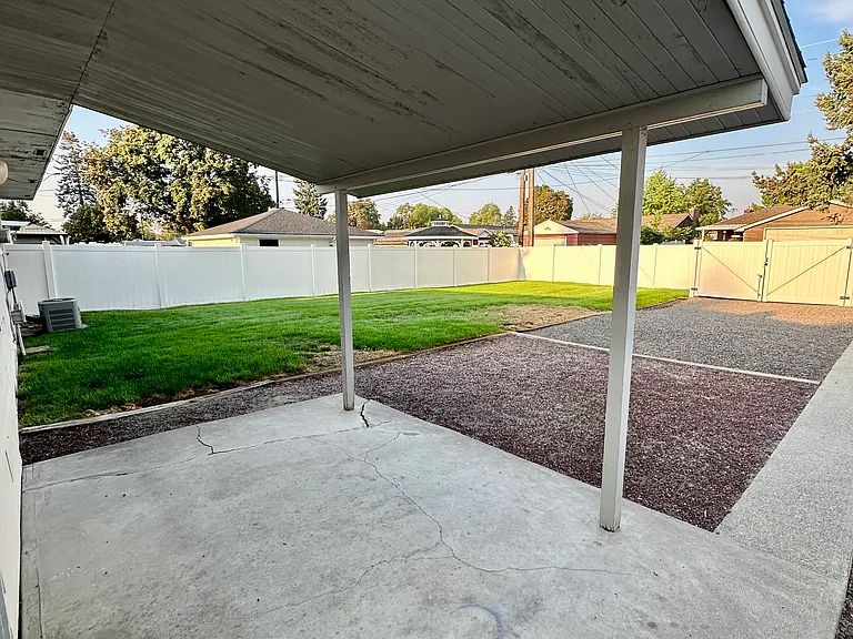 5411 N Oak St — Photo 20