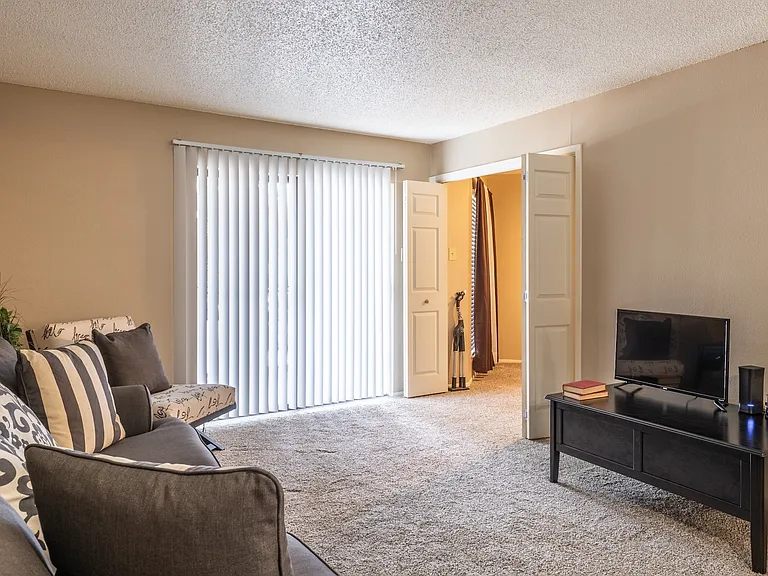 Sutton House Apartments — Photo 52