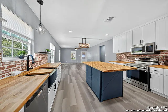 1203 Avenue J — Photo 13