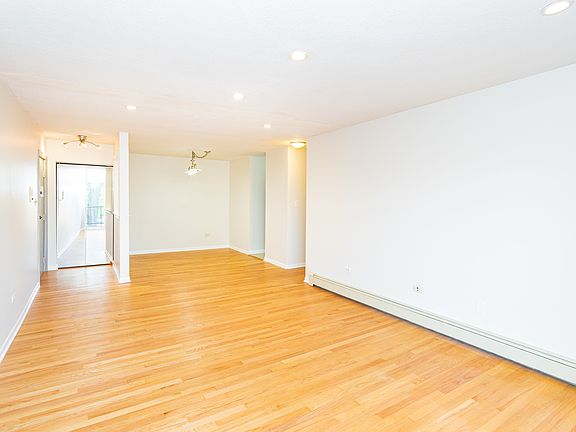 3rd image of 795 Grove Dr APT 201