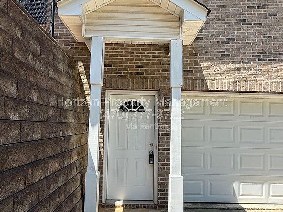 3rd image of 4005 Hidden Hollow Dr