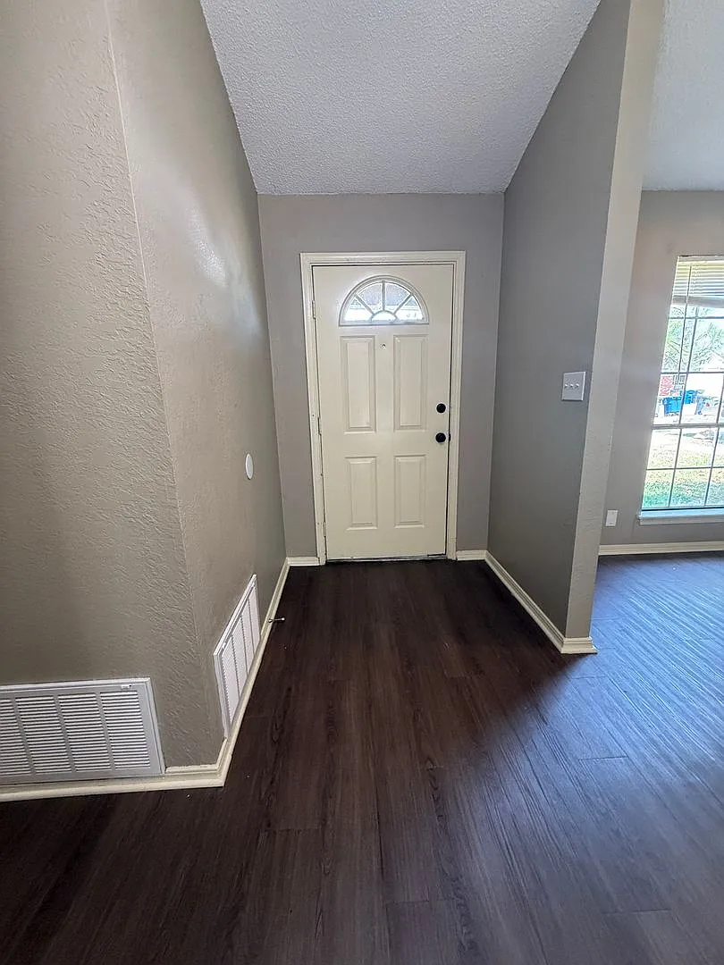 39th Place Duplex — Photo 2