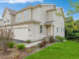 704 Oak Hollow Rd, Crystal Lake, IL 60014