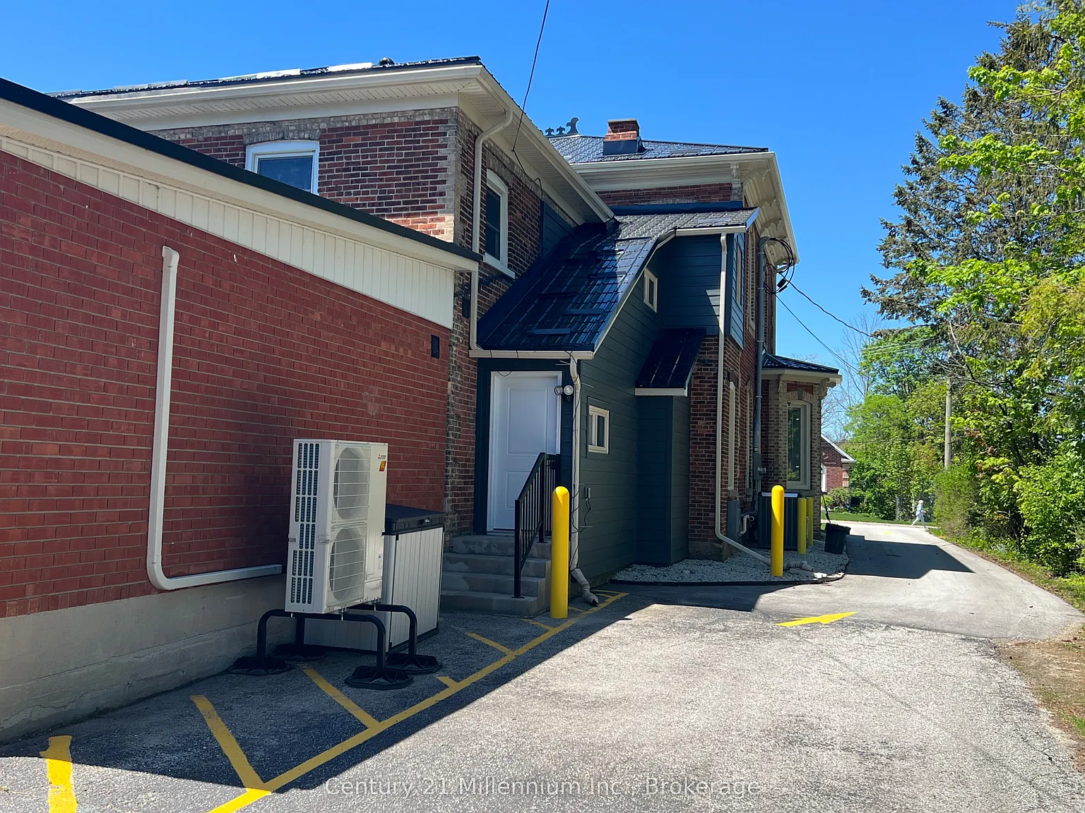 2 bed, $2,100 — Photo 2