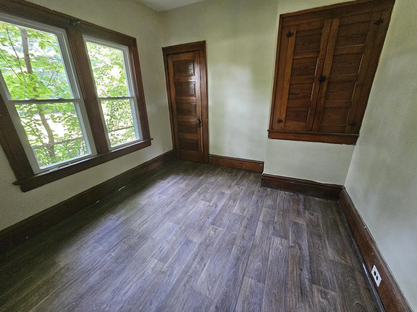 576 Blaine Ave — Photo 4