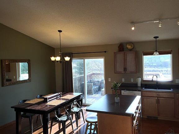 5th image of 1103 Village St SE