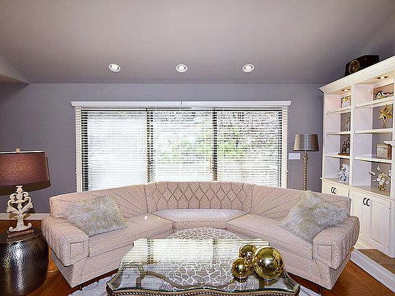 3rd image of 30 Lakewood Cir