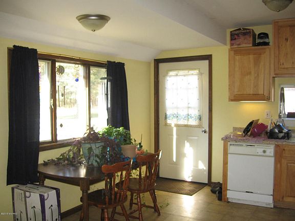 4th image of 829 E Melendy St