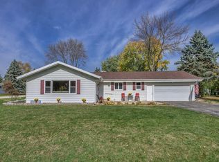 1008 Hilger Rd, Hartland, WI 53029
