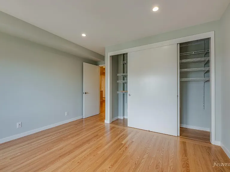172 Burlwood Dr — Photo 31