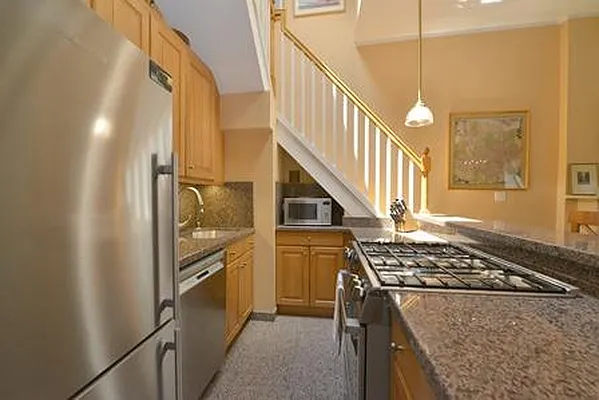 Sold by R New York | media 16