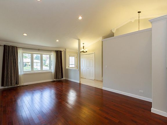 5th image of 133 S Knollwood Dr