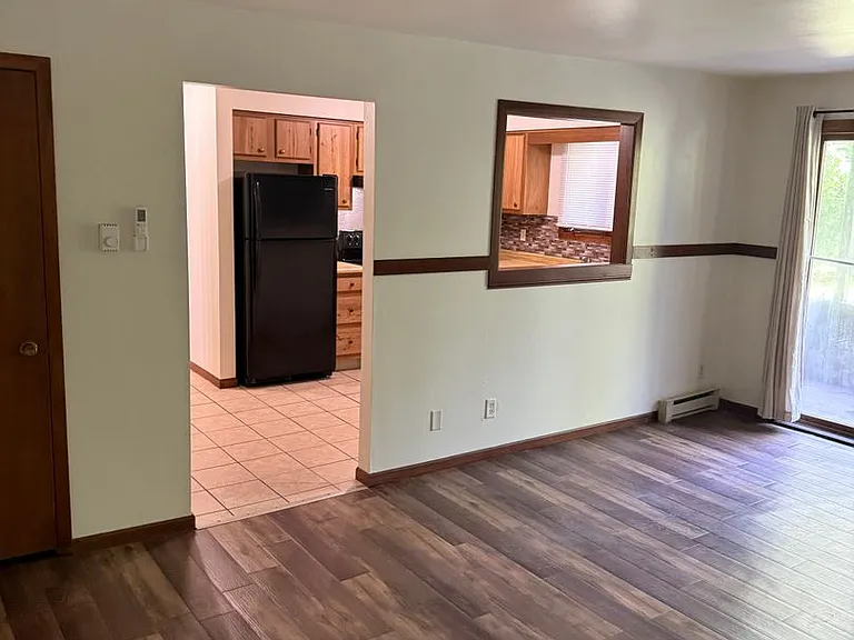 Immaculate Updated 2 Bedroom 1 bath — Photo 29