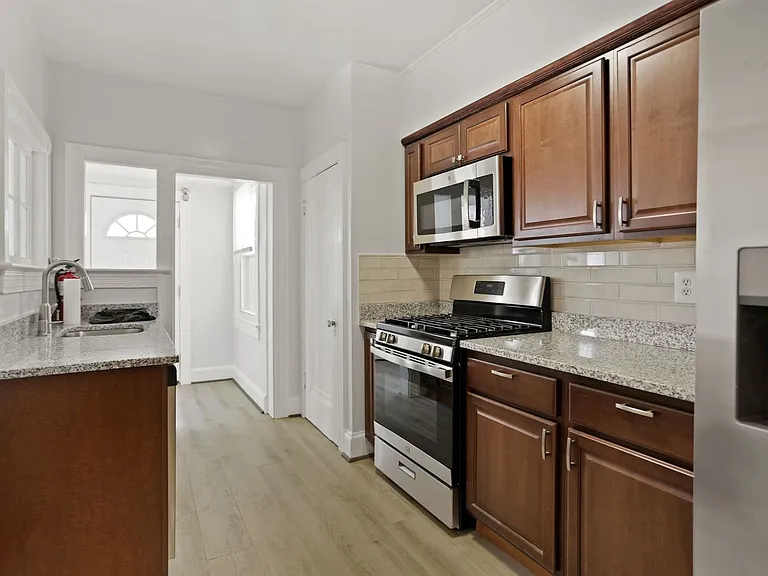 4312 10th St NE — Photo 10