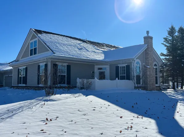 640 Schumann St, Woodstock, IL 60098