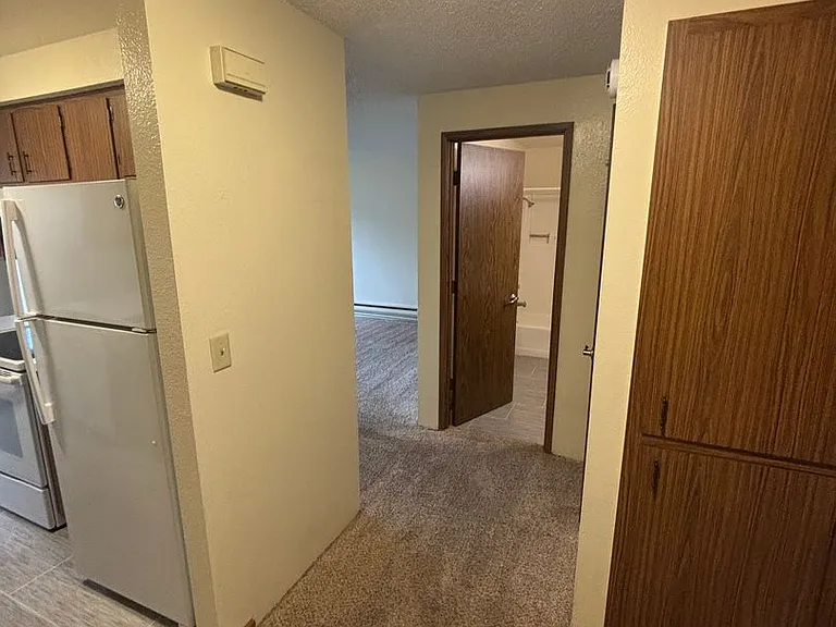 1 Bedroom 1 Bathroom at Hollywood Park Apartments — Photo 5