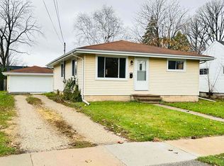 2013 Plymouth St, Oshkosh, WI 54901