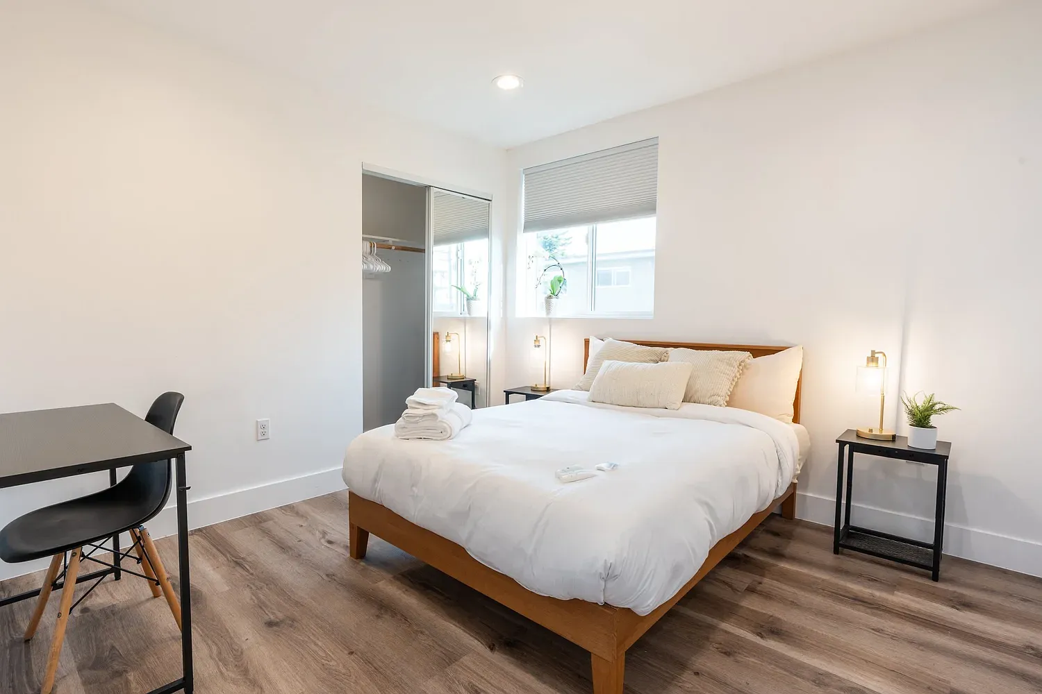 5 bed, $1,600 — Photo 1