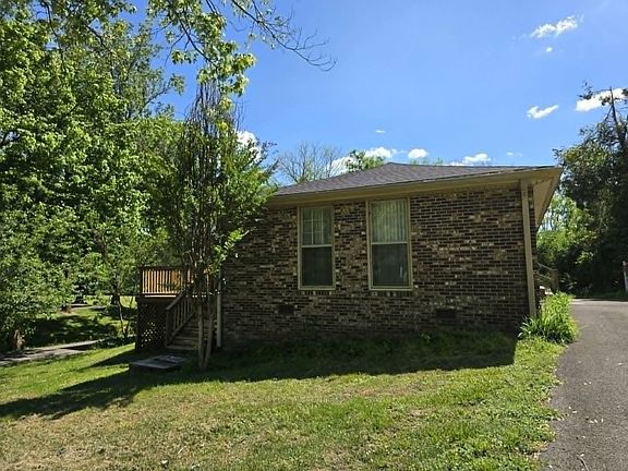 3rd image of 605 Harpeth Pkwy E