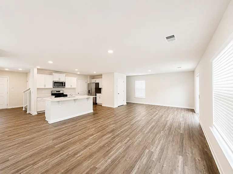 225 Deskin Ln — Photo 6