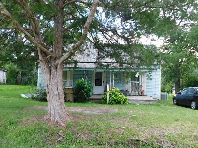 2nd image of 114 Railroad St SE