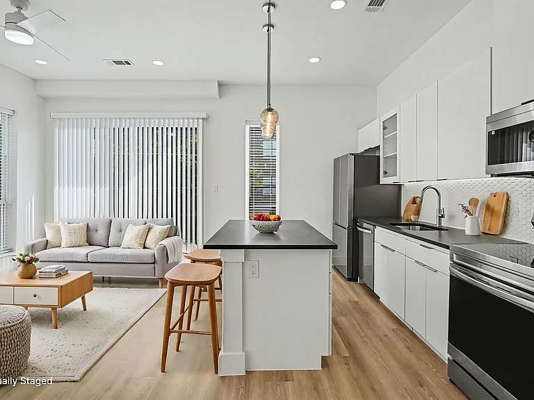 2217 N Fitzhugh Ave #203 — Photo 19
