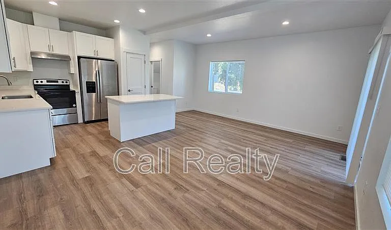 3811 E 12th Ave — Photo 6