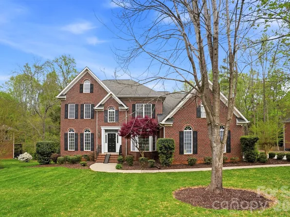 1711 Crestgate Dr, Waxhaw, NC 28173
